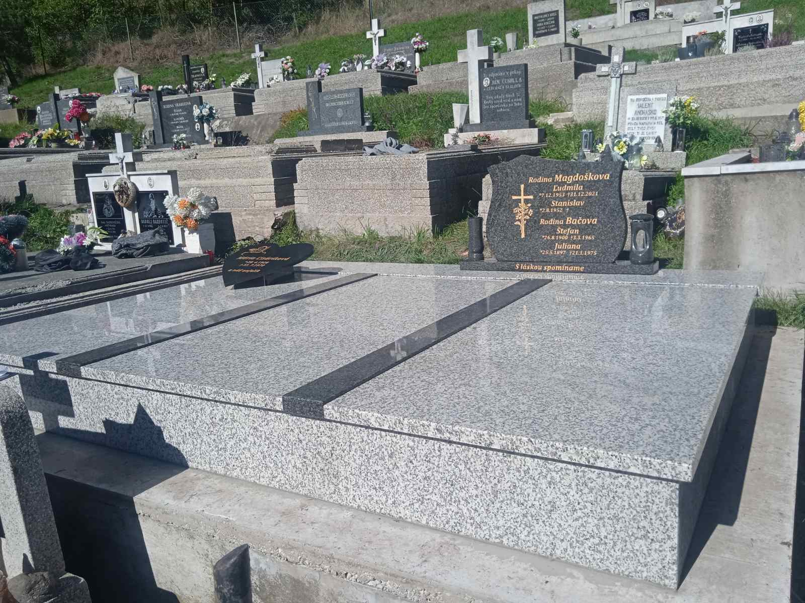 Realizácia žulového pomníka