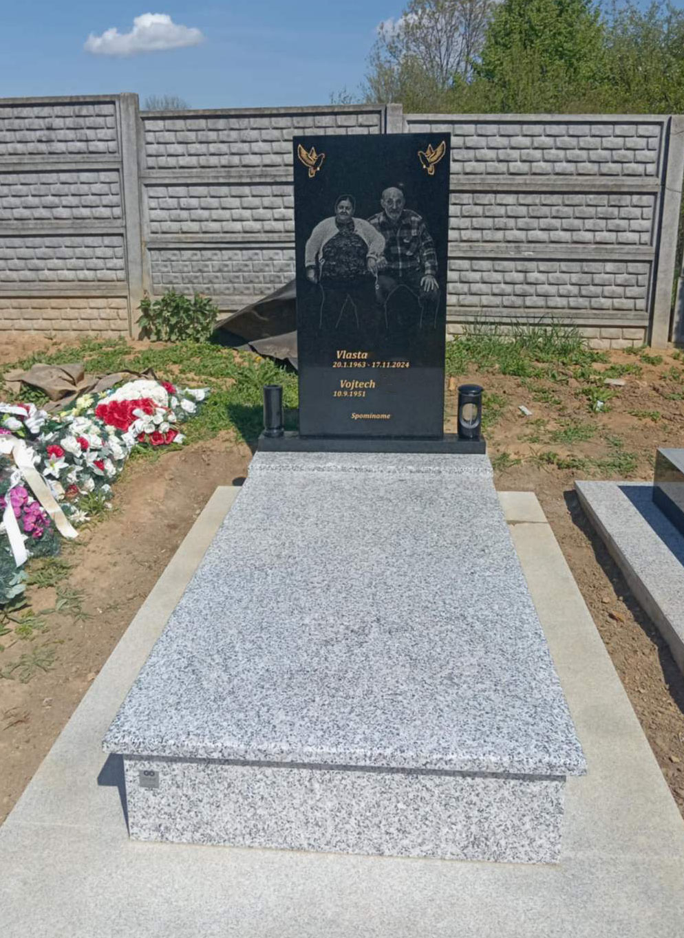 Veľký pomník Absolute Black a Bianco